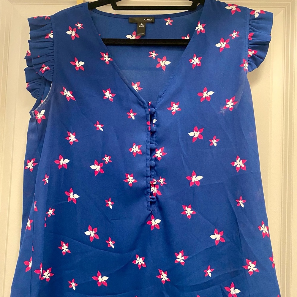 Aqua size Medium women’s blouse. Blue.